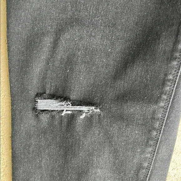 New SPANX Black Skinny Jeans Distressed Knee - Picture 13 of 16